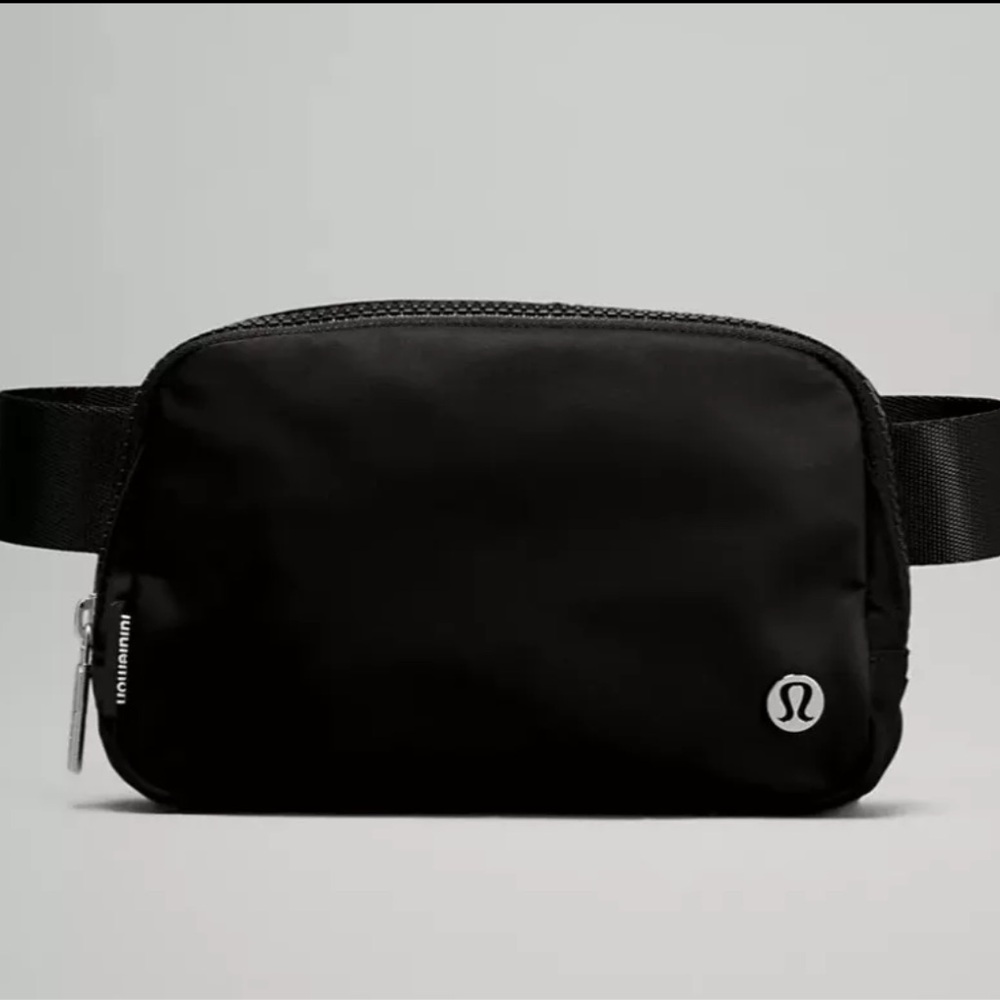 NWT LULULEMON EVERYWHERE BELT BAG 1L - BLACK